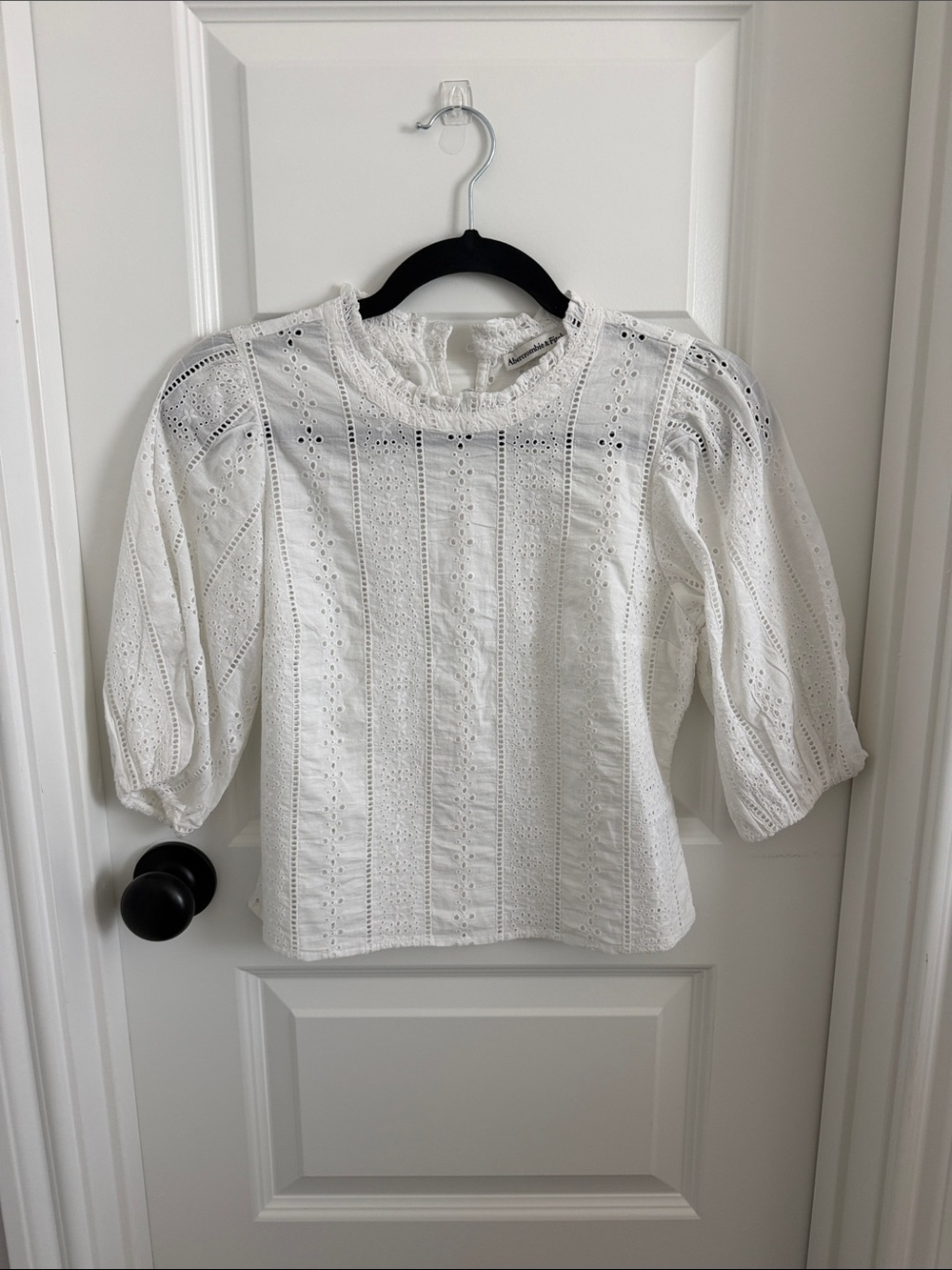 Abercrombie & Fitch White Eyelet Puff-Sleeve Top